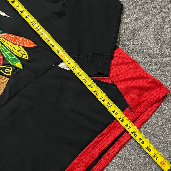 CCM Chicago Blackhawks Hockey Jersey Hoodie XL Black Red Lace Up NHL Sweatshirt - Picture 5 of 7